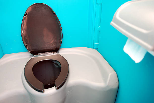 Porta potty delivery and setup in Lake Sherwood, CA